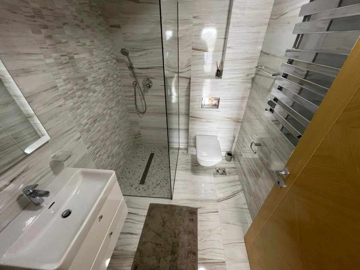 Izdavanje, trosoban stan, 103m², Momišići, Podgorica