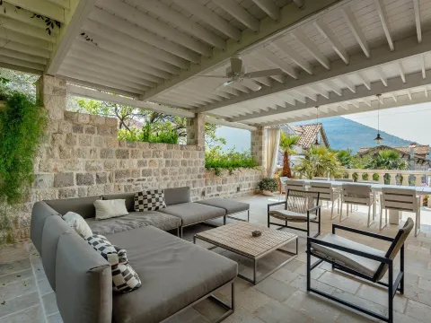 Izdavanje, kuća, 382m², Perast, Kotor - image 43