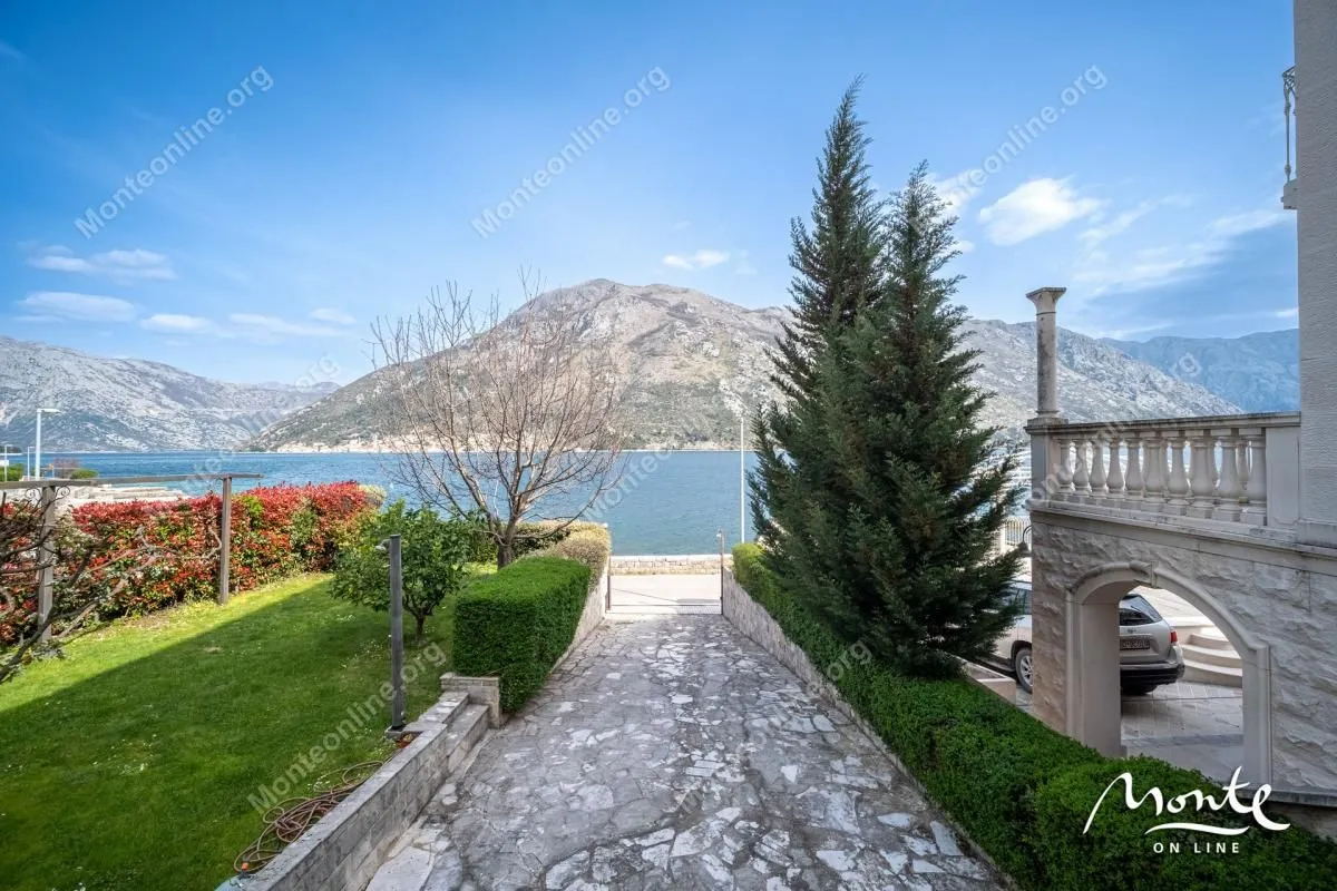 Sale, house, 484m², Stoliv, Kotor