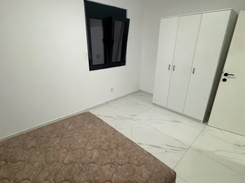 Izdavanje, trosoban stan, 75m², Polje, Bar - image 13