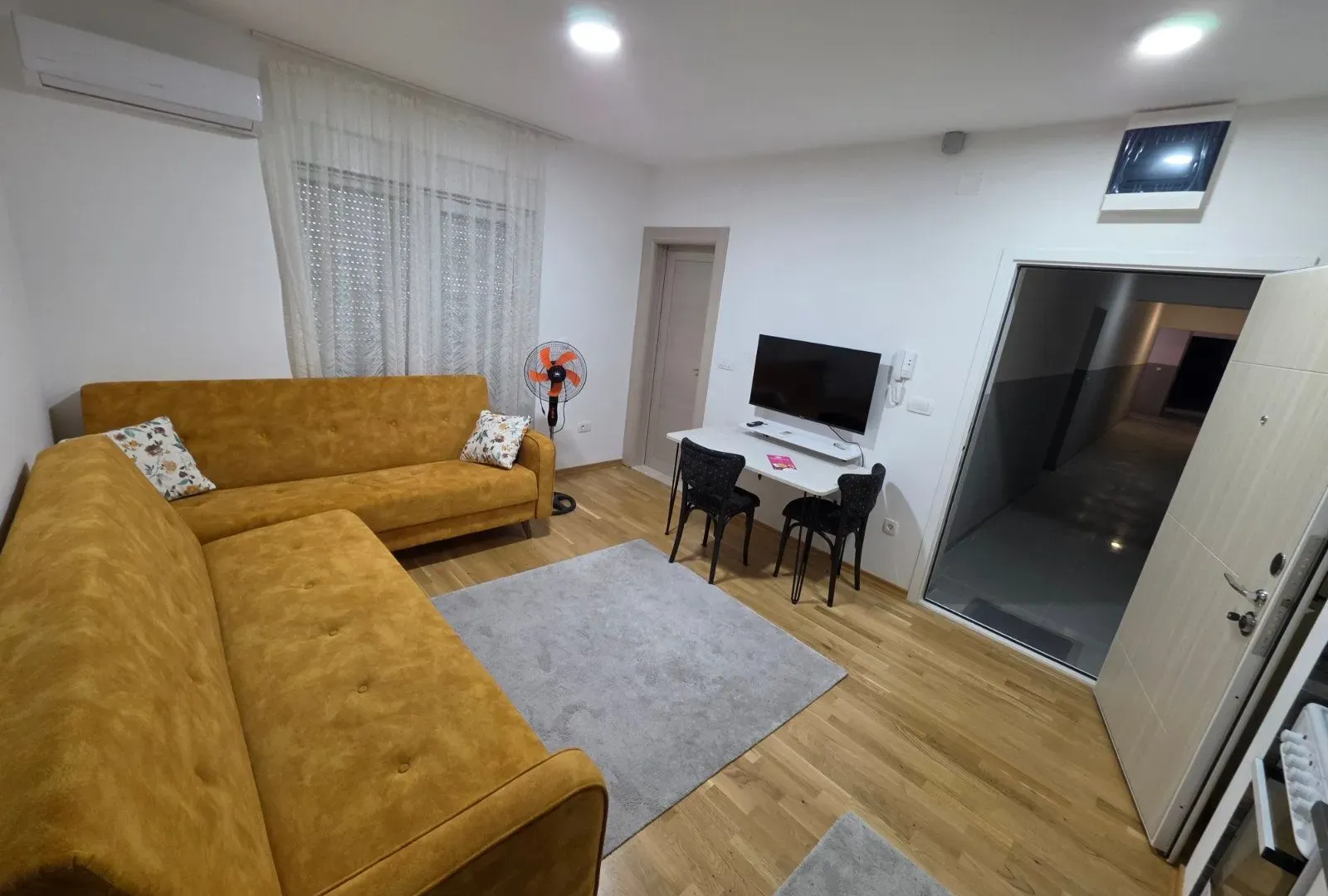 Rent, one bedroom apartment, 36m², Budva okolina, Budva
