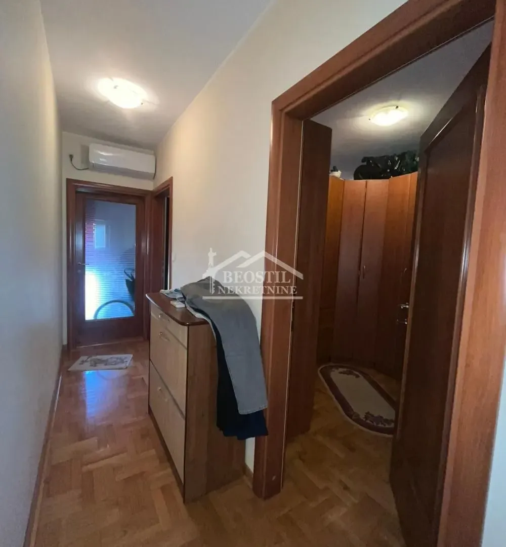 Prodaja, četvorosoban stan, 107m², Centar, Smederevo
