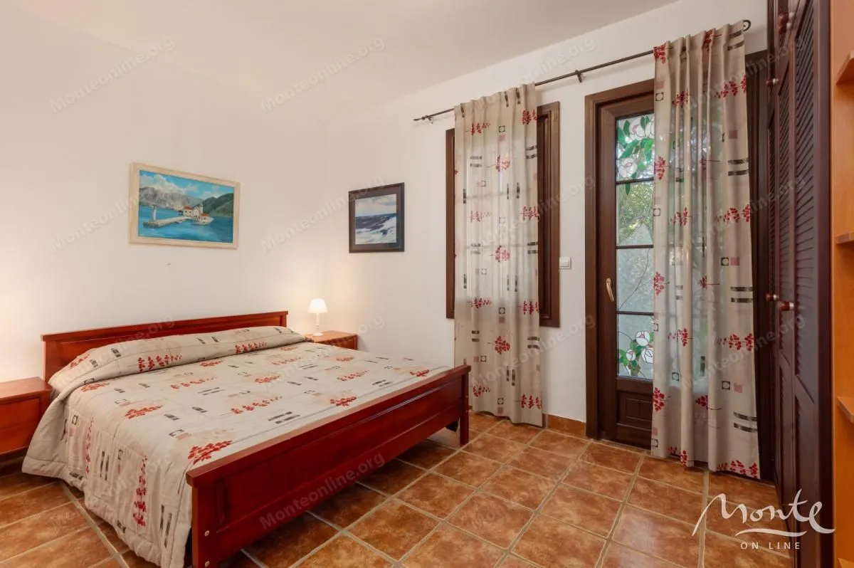 Prodaja, dvosoban stan, 84m², Kostanjica, Kotor