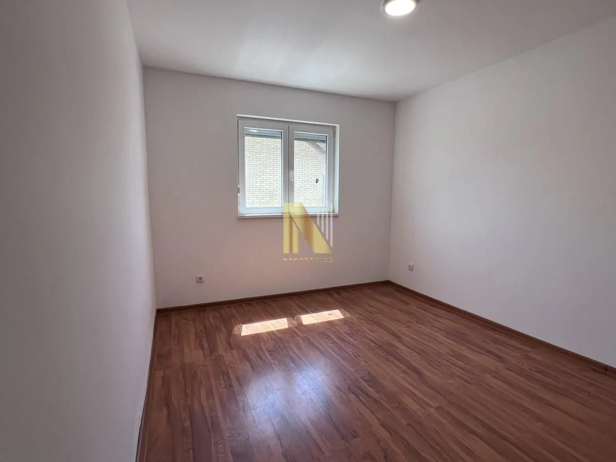 Prodaja, kuća, 281m², Adice, Novi Sad Sve Podlokacije
