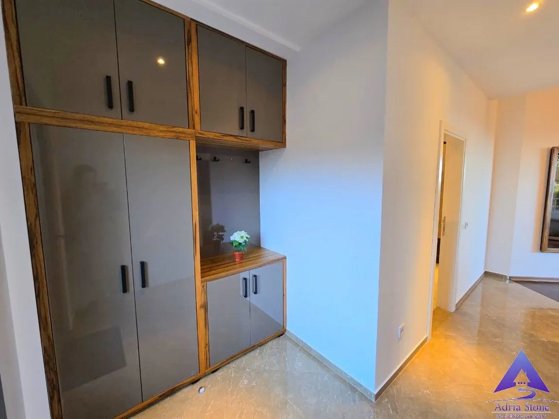 Sale, two bedroom apartment, 83m², Bečići, Budva