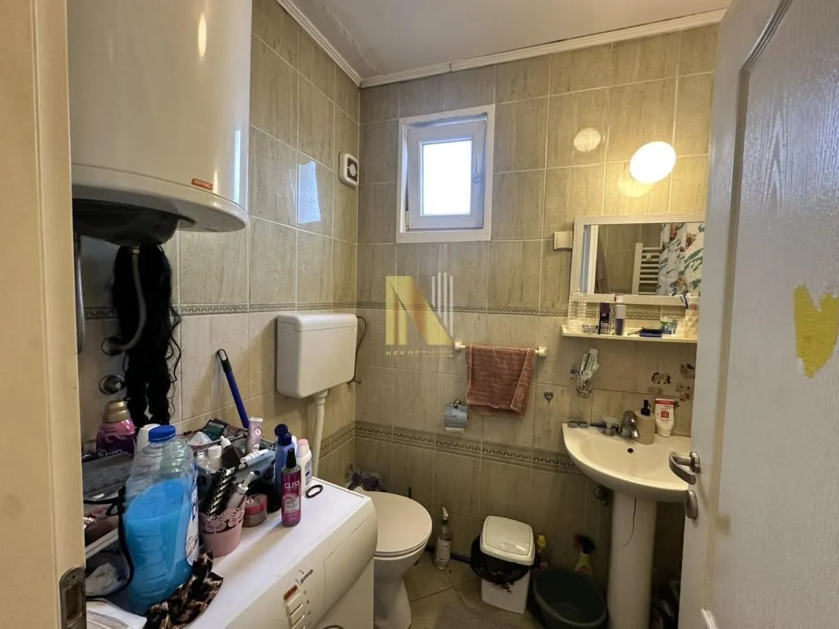 Prodaja, trosoban stan, 61m², Salajka, Novi Sad Sve Podlokacije