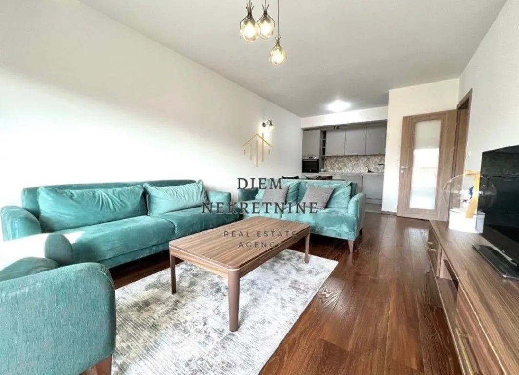 Izdavanje, dvosoban stan, 70m², Master Kvart, Podgorica