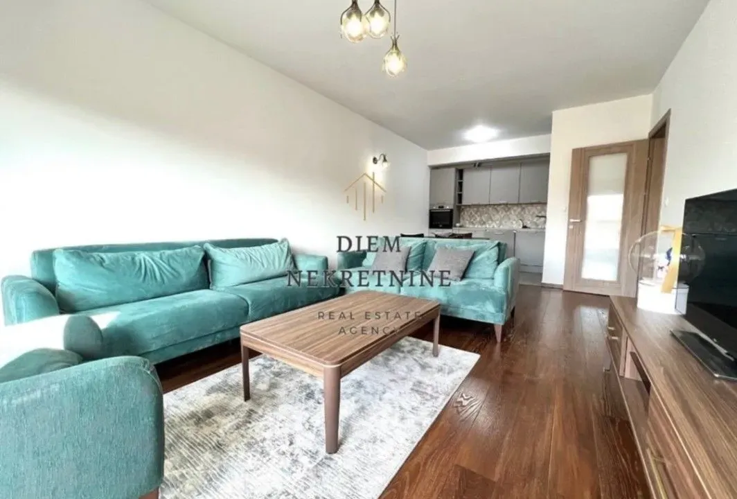 Izdavanje, dvosoban stan, 70m², Master Kvart, Podgorica