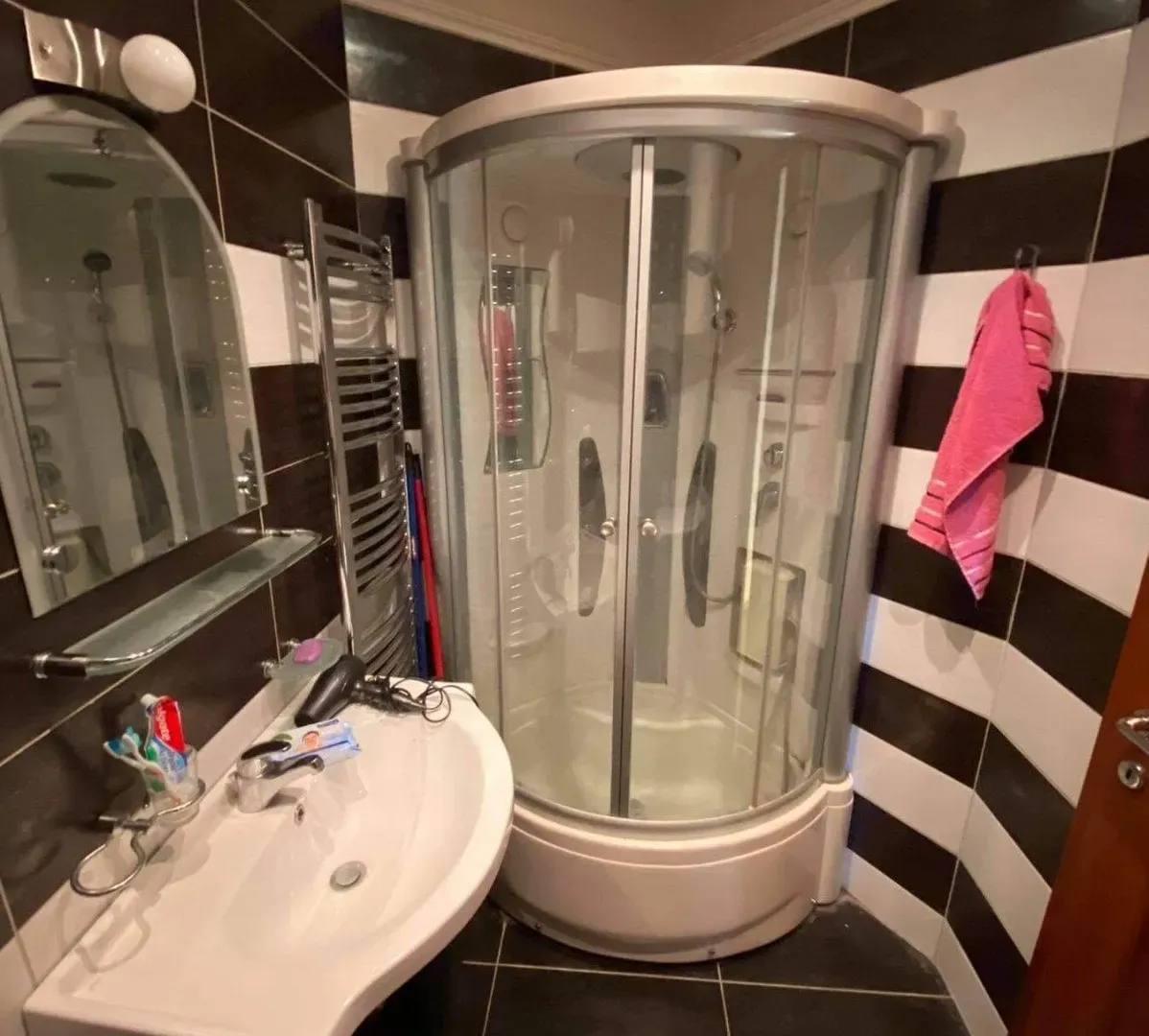 Izdavanje, jednosoban stan, 55m², Centar, Podgorica