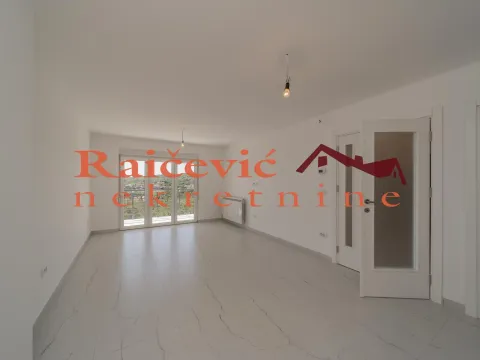 Prodaja, trosoban stan, 81m², Grocka, Beograd - image 1