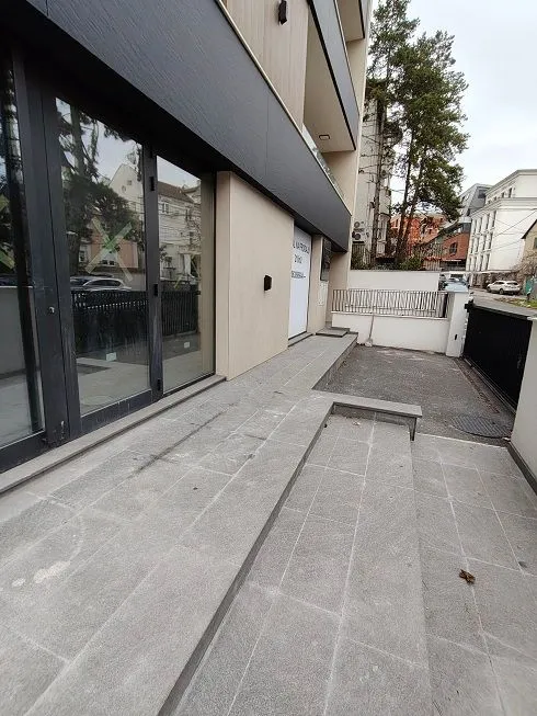 Sale, office space, 210m², Autokomanda, Voždovac Sve Podlokacije