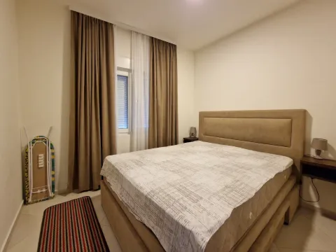 Izdavanje, četvorosoban stan, 45m², Bečići, Budva - image 9