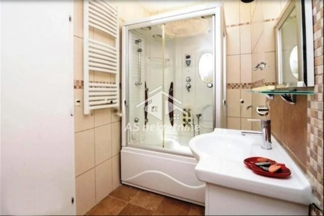 Rent, four bedroom apartment, 140m², Đeram Pijaca, Beograd
