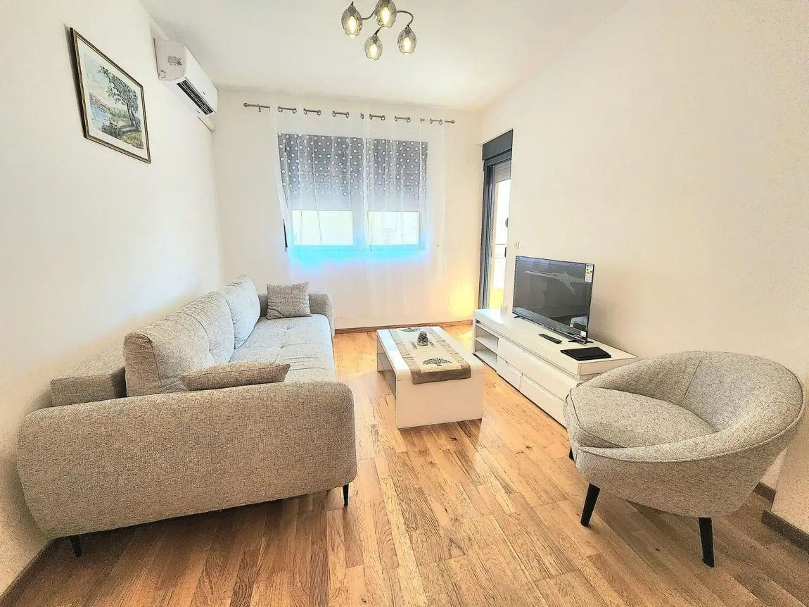Rent, one bedroom apartment, 43m², Podkošljun, Budva