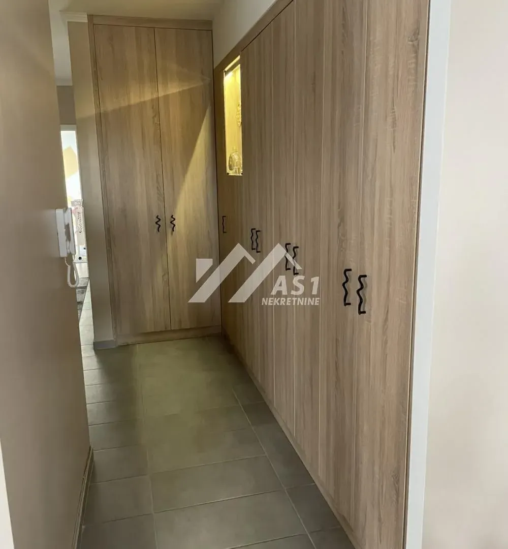 Prodaja, četvorosoban stan, 76m², Lipov gaj, Novi Sad Sve Podlokacije