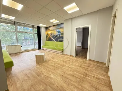 Izdavanje, poslovni prostor, 226m², Bulevar Oslobodjenja, Novi Sad Sve Podlokacije - image 10