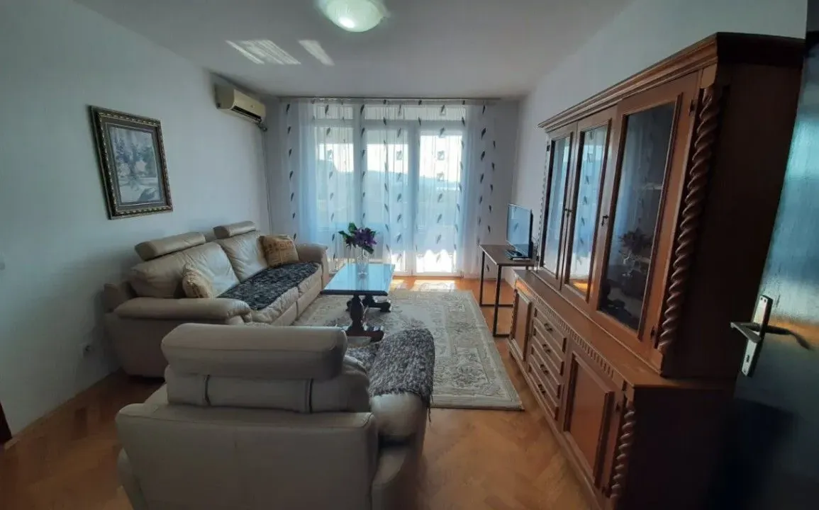 Prodaja, trosoban stan, 85m², Centar, Bar