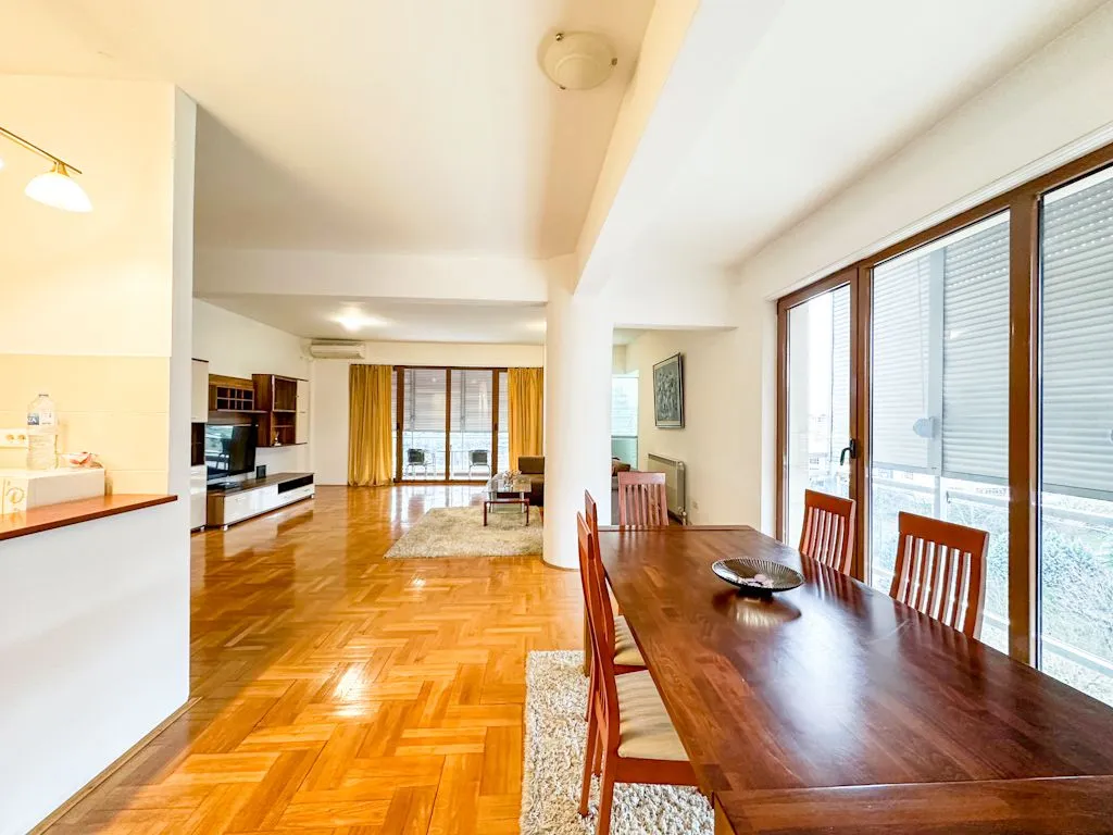 Izdavanje, dvosoban stan, 100m², Preko Morače, Podgorica
