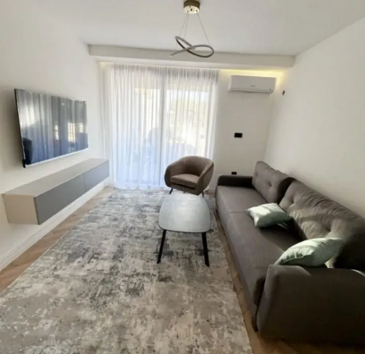 Izdavanje, dvosoban stan, 68m², Stari Aerodrom, Podgorica