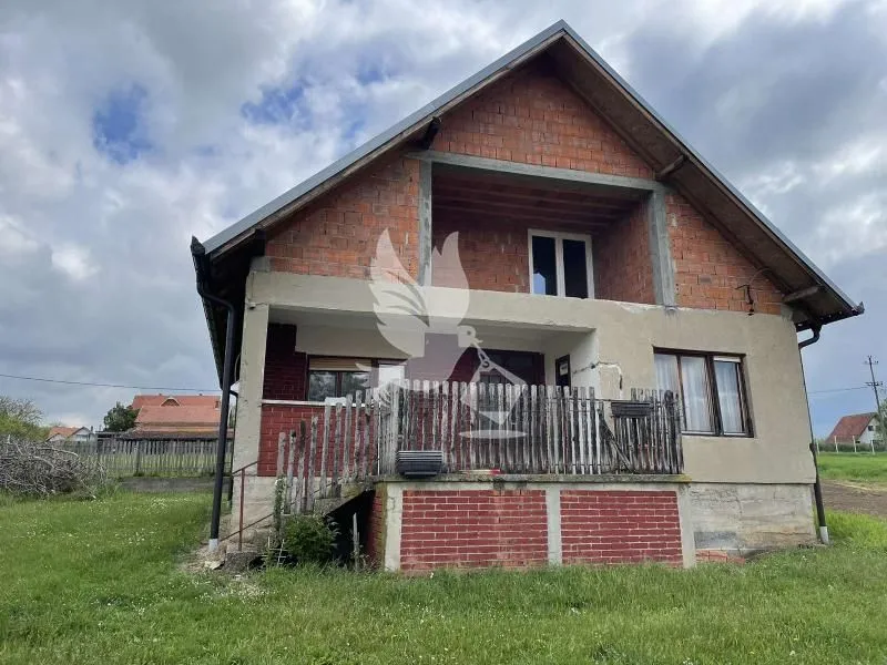 Prodaja, kuća, 226m², Centar, Topola