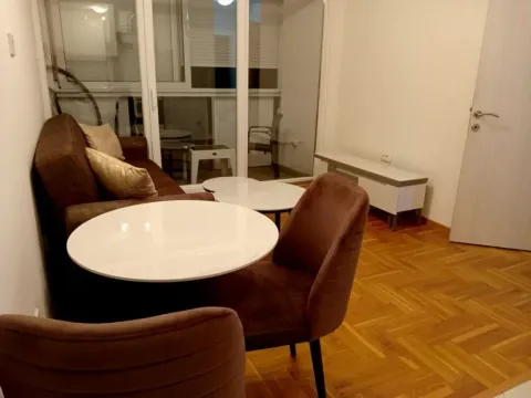 Izdavanje, jednosoban stan, 45m², City Kvart, Podgorica - image 4