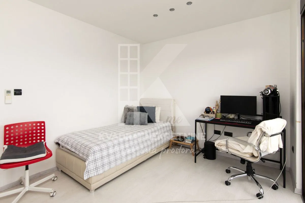 Sale, house, 250m², Tološi, Podgorica