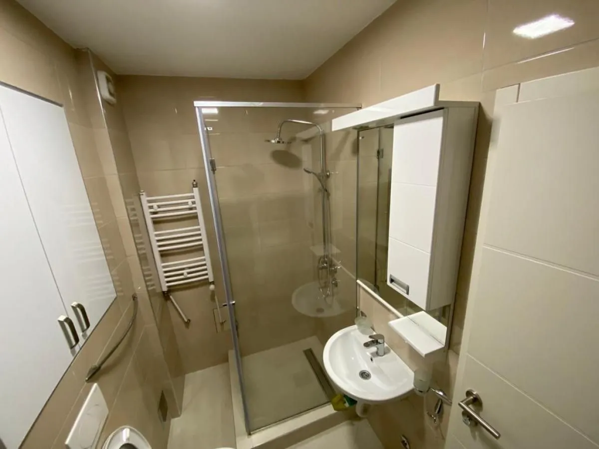Izdavanje, dvosoban stan, 65m², Centar, Niš