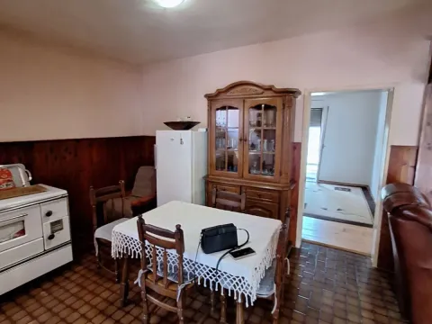 Prodaja, kuća, 90m², Tološi, Podgorica - image 4