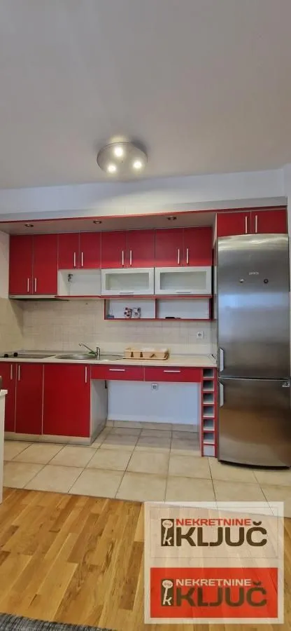 Izdavanje, garsonjera, 29m², Bulevar Oslobodjenja, Novi Sad Sve Podlokacije