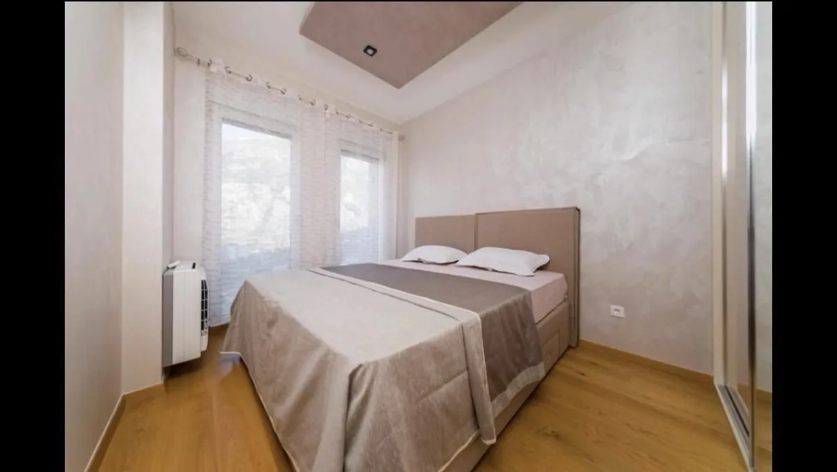 Rent, two bedroom apartment, 81m², Kotor, Crna Gora