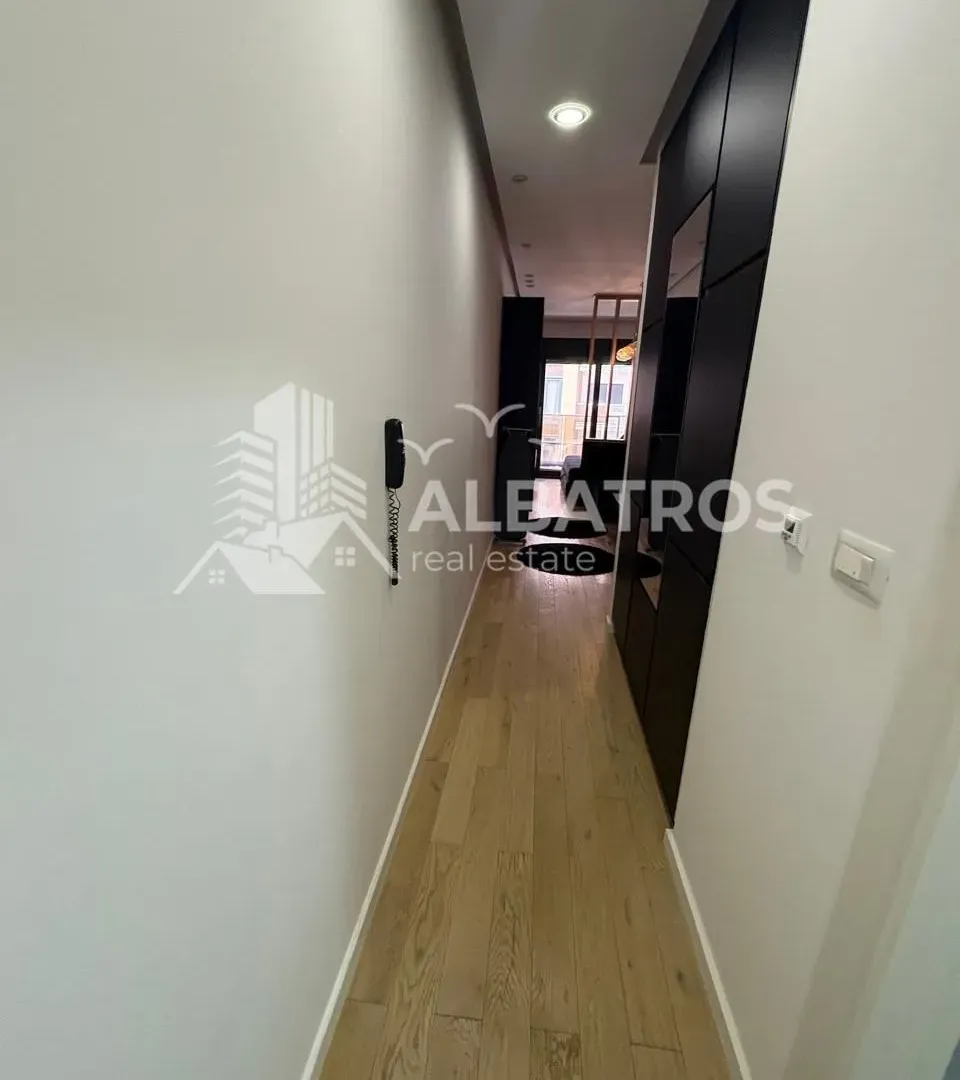 Izdavanje, jednosoban stan, 36m², Soho City, Bar