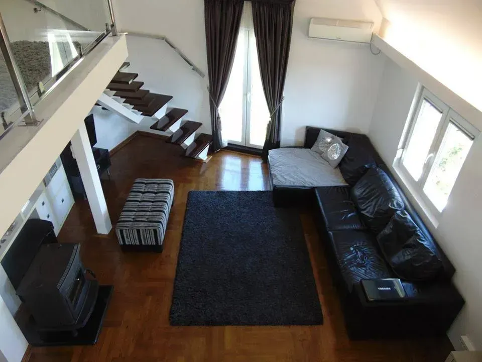 Izdavanje, dvosoban stan, 82m², Centar, Podgorica