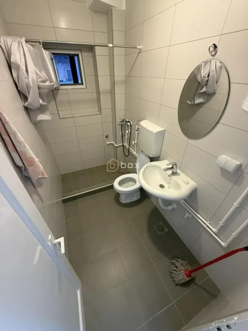 Rent, office space, 46m², Medijana, Niš