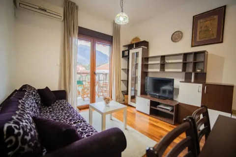 Rent, one bedroom apartment, 40m², Dobrota, Kotor - image 7