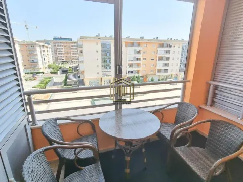 Izdavanje, dvosoban stan, 68m², City Kvart, Podgorica - image 11