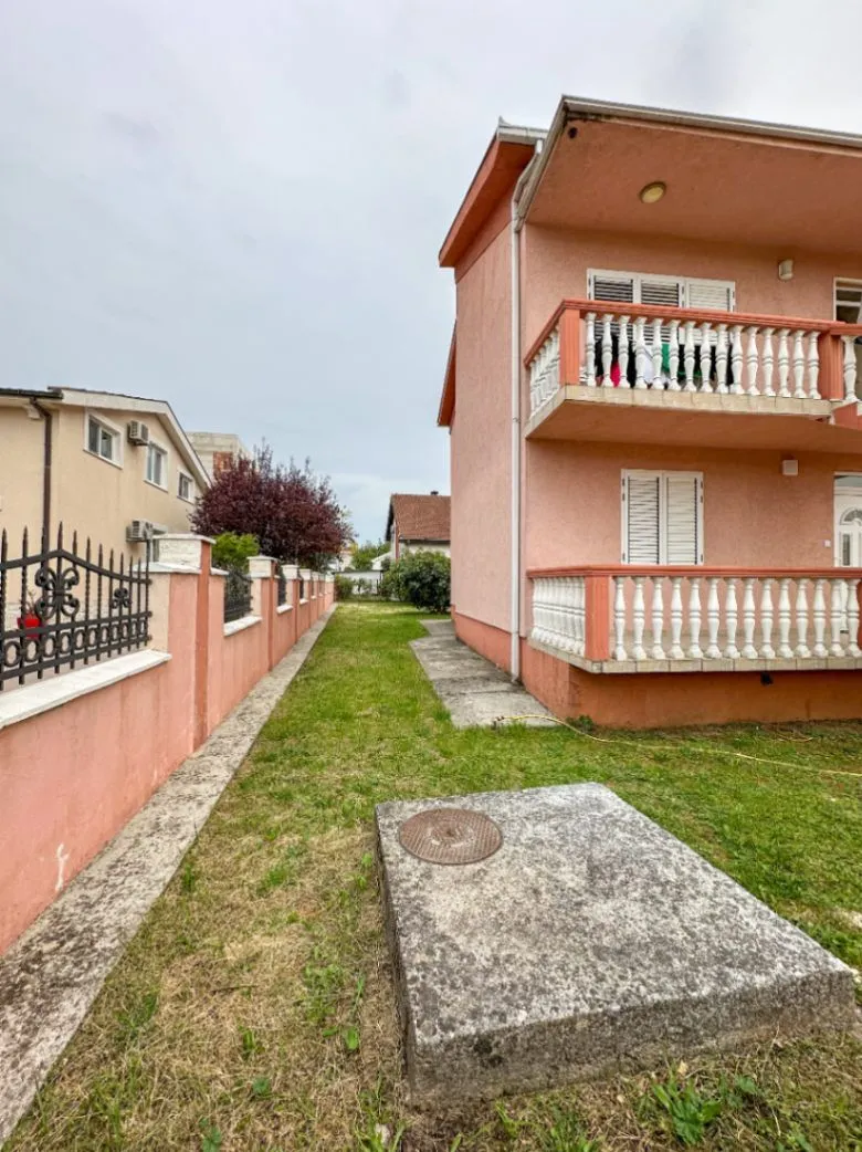Sale, house, 250m², Dalmatinska ulica, Podgorica