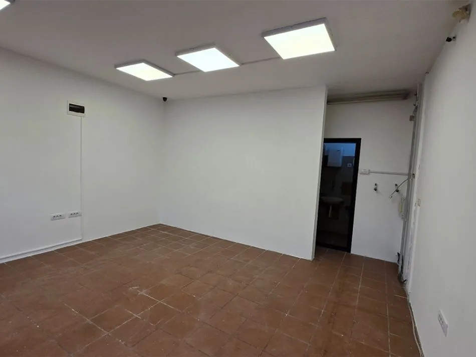 Sale, office space, 105m², Trošarina, Voždovac Sve Podlokacije