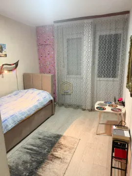 Dječja spavaća soba sa krevetom i ormarom. - image 15