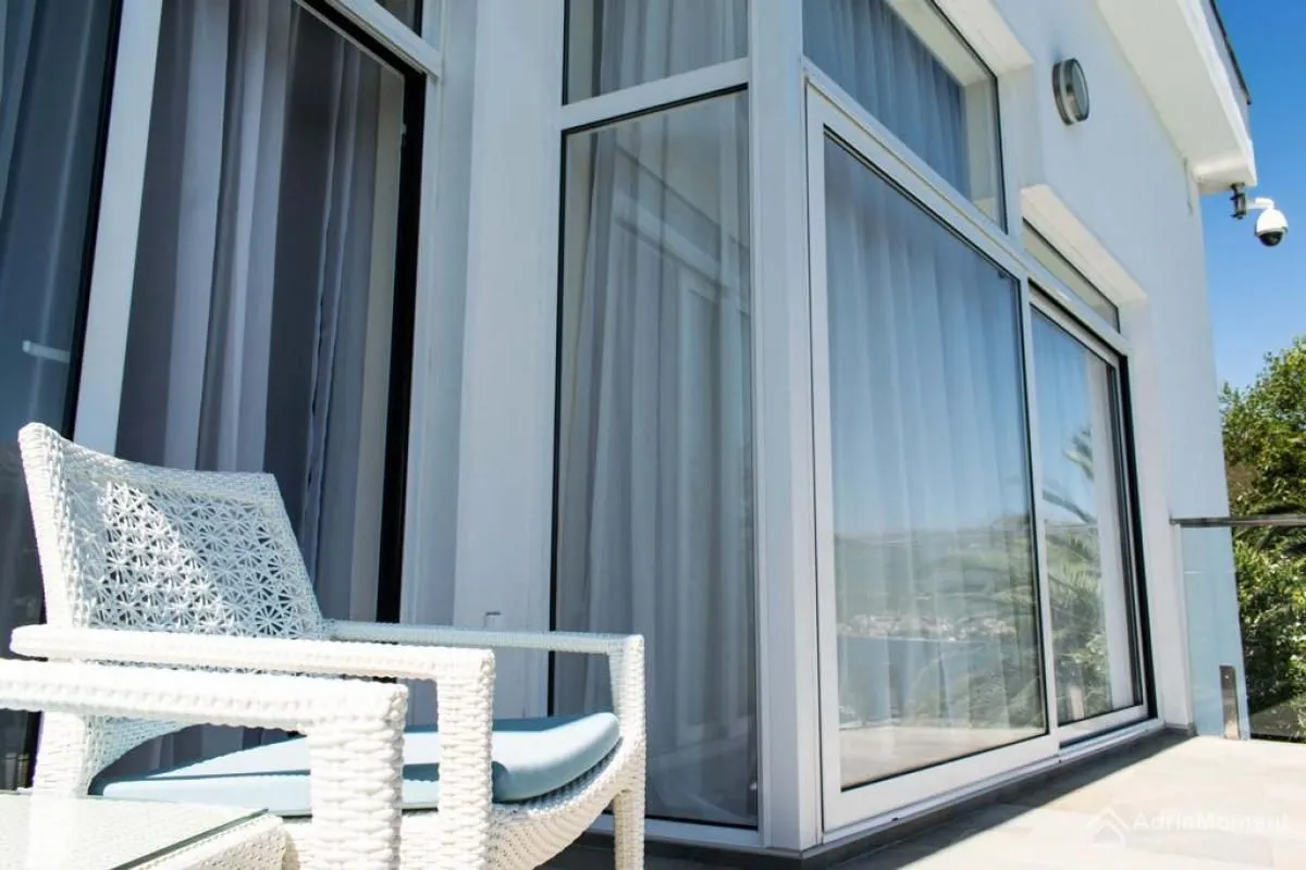 Prodaja, kuća, 285m², Sutorina, Herceg Novi