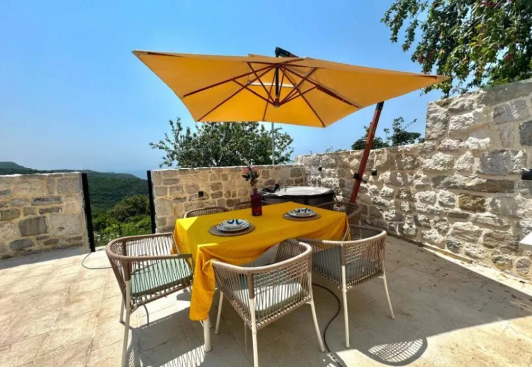 Rent, house, 150m², Kamenovo, Budva