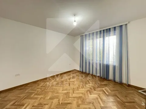 Izdavanje, dvosoban stan, 80m², Gintaš, Podgorica - image 11