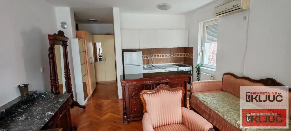 Izdavanje, garsonjera, 33m², Spens, Novi Sad Sve Podlokacije