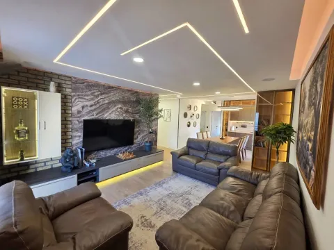 Prodaja, trosoban stan, 106m², Bečići, Budva - image 1