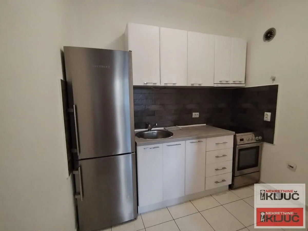 Prodaja, dvosoban stan, 42m², Centar, Novi Sad