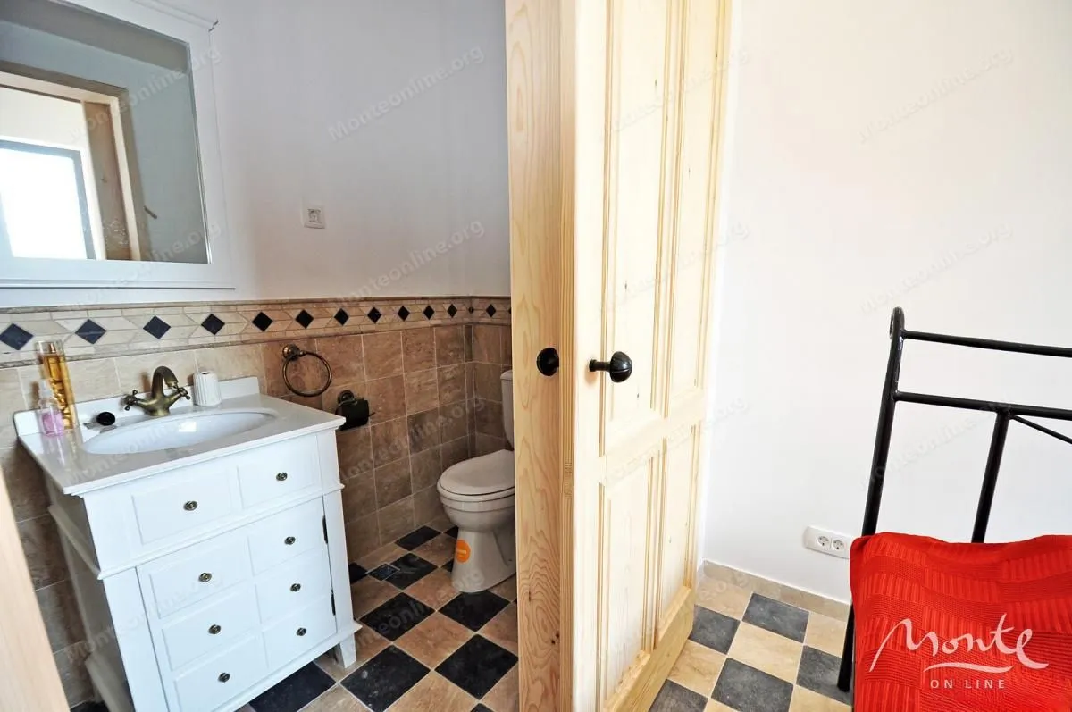 Sale, office space, 570m², Risan, Kotor