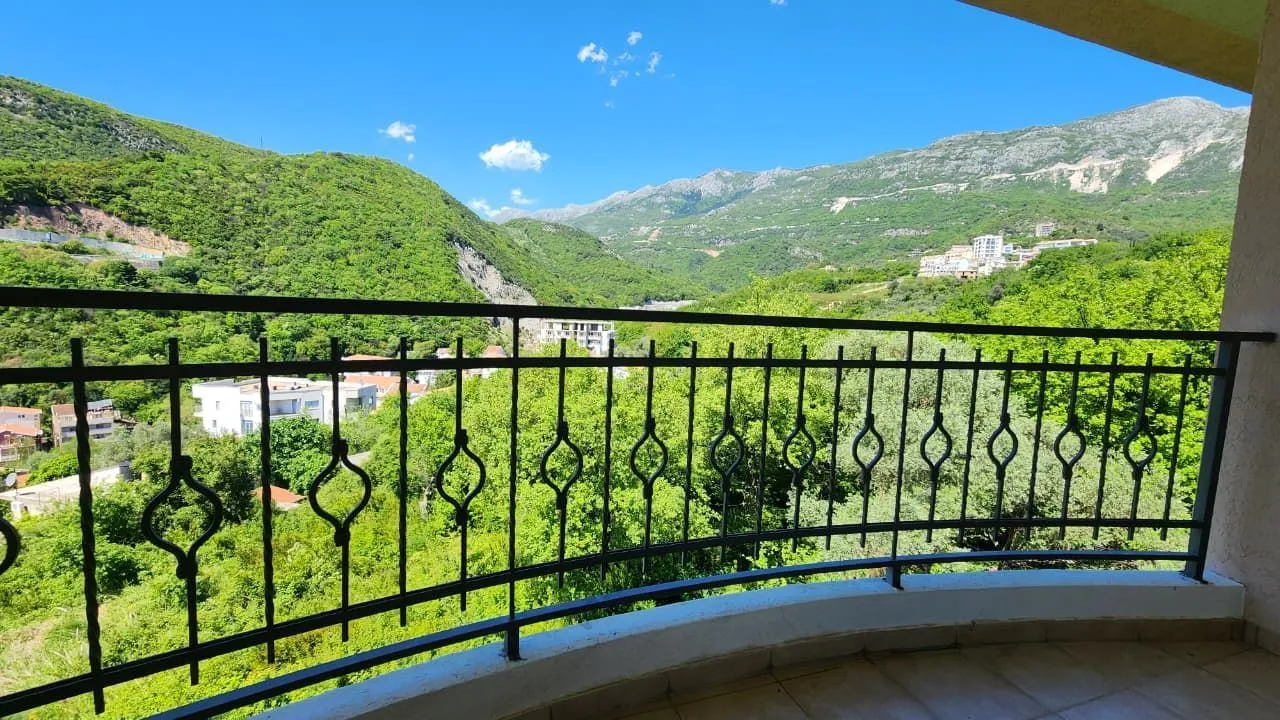 Prodaja, trosoban stan, 106m², Bečići, Budva