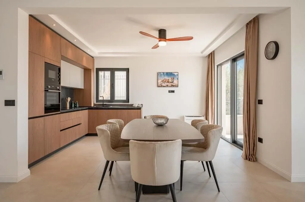 Rent, house, 318m², Reževići, Budva
