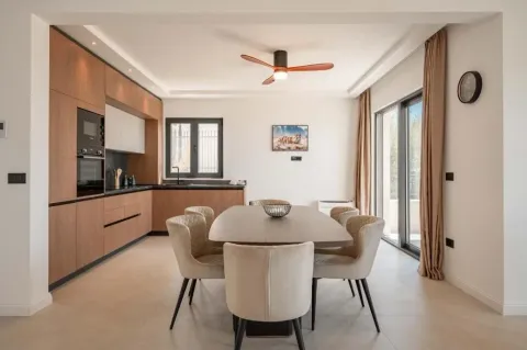 Rent, house, 318m², Reževići, Budva - image 3
