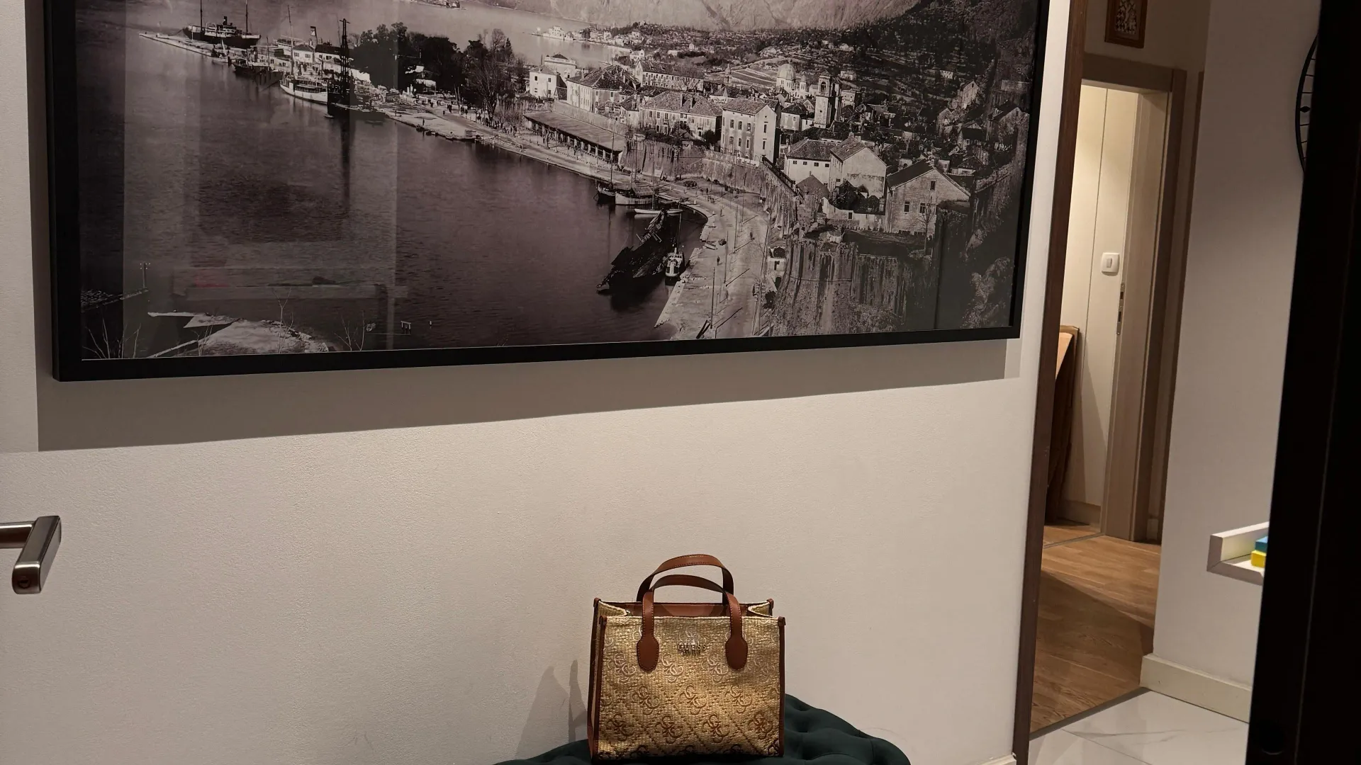 Prodaja, dvosoban stan, 85m², Dobrota, Kotor