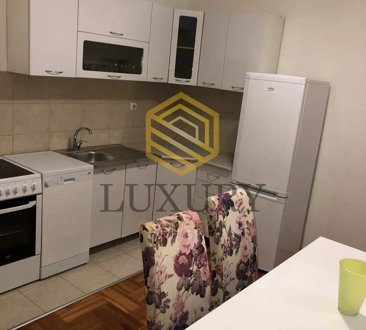 Izdavanje, jednosoban stan, 52m², 1 maj, Podgorica